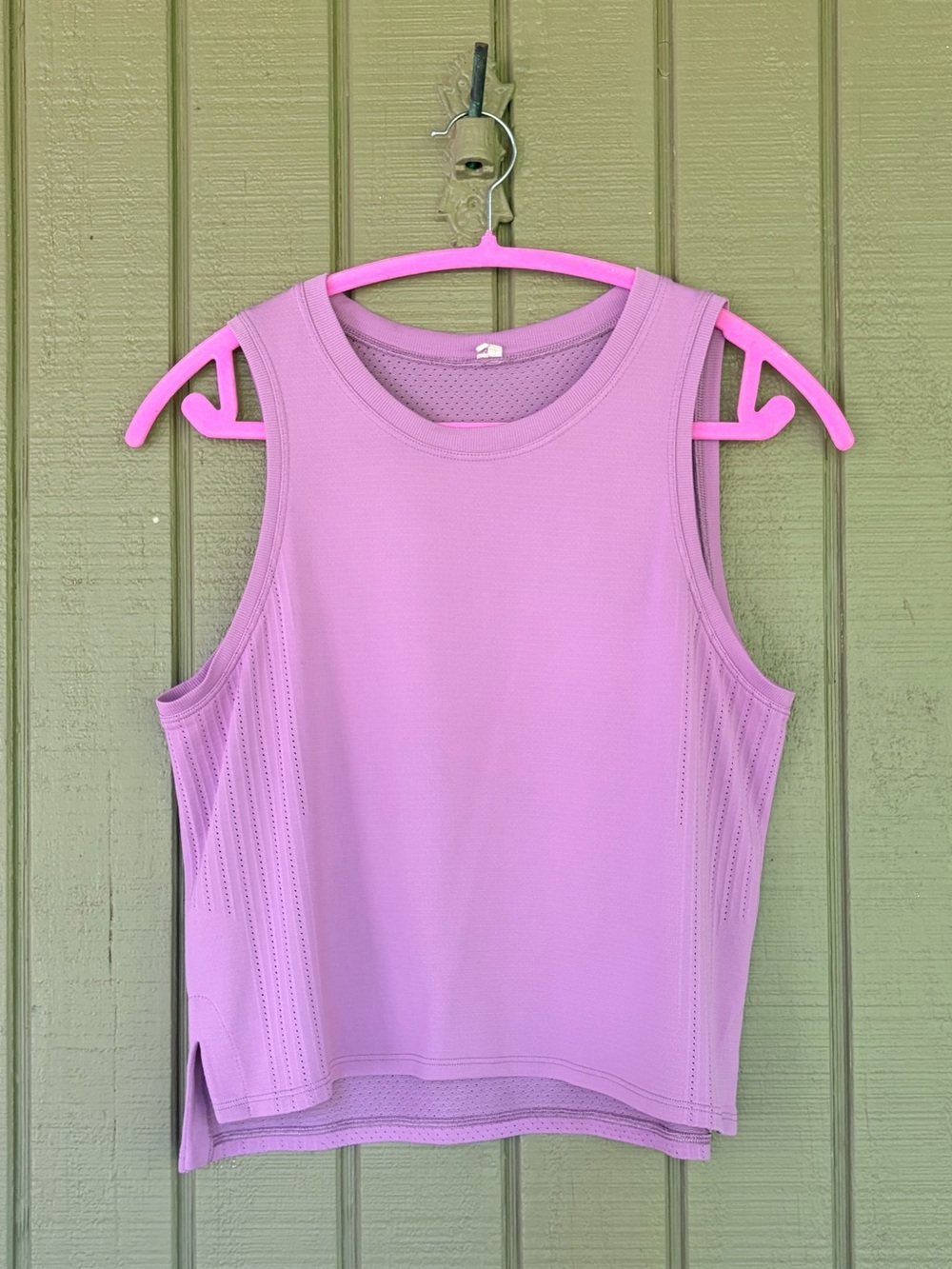 🔥 Lululemon Wisteria Purple Mesh Back Cropped Train Tank Top Size 8 M EUC